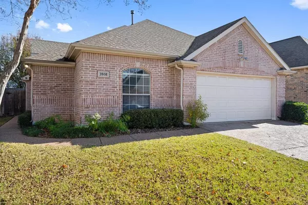 2808 Hollypoint Court, Arlington, TX 76015