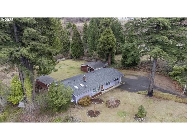 49855 MCKENZIE HWY, Vida, OR 97488