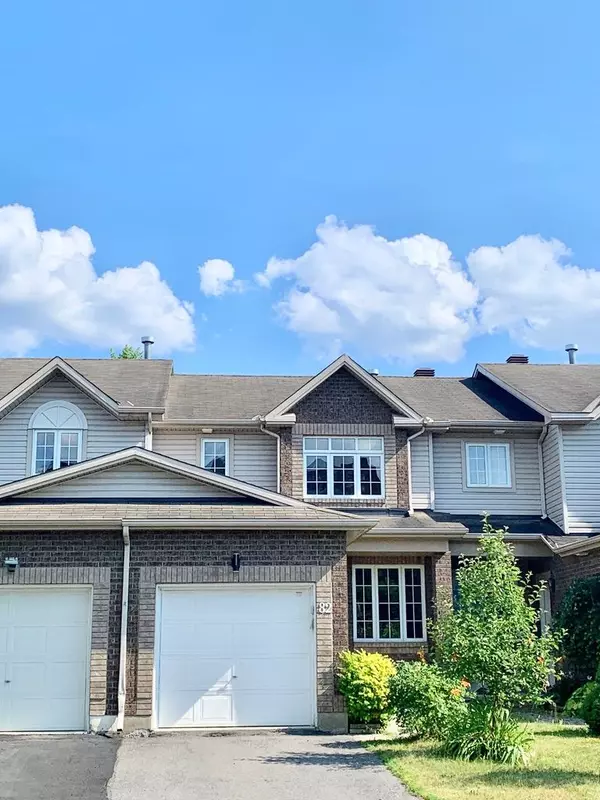 82 Carwood CIR, Overbrook - Castleheights And Area, ON K1K 4V5