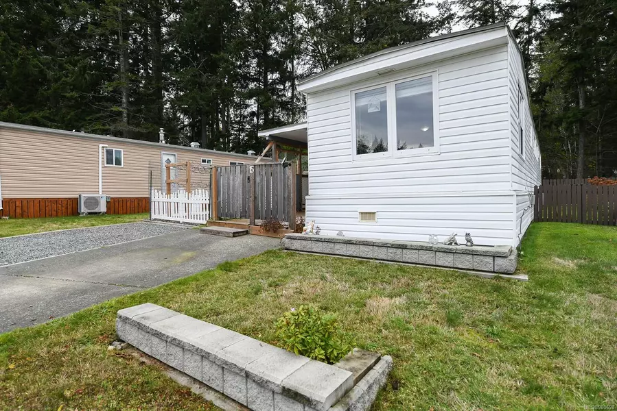 1901 Ryan Rd E #15, Comox, BC V9M 4E1