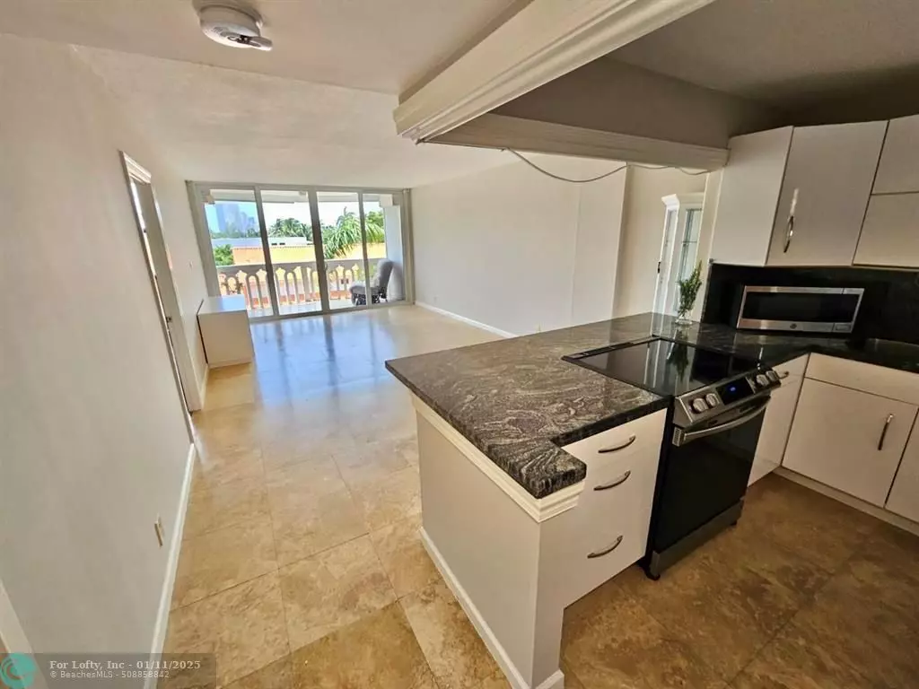 Hallandale Beach, FL 33009,3199 S Ocean Dr  #406