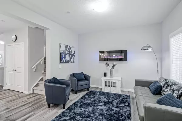 Calgary, AB T3P 1M8,217 Lucas CRES NW