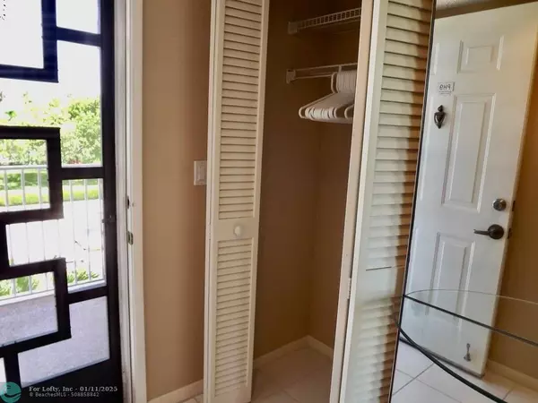 Delray Beach, FL 33484,6093 Pointe Regal Cir  #409