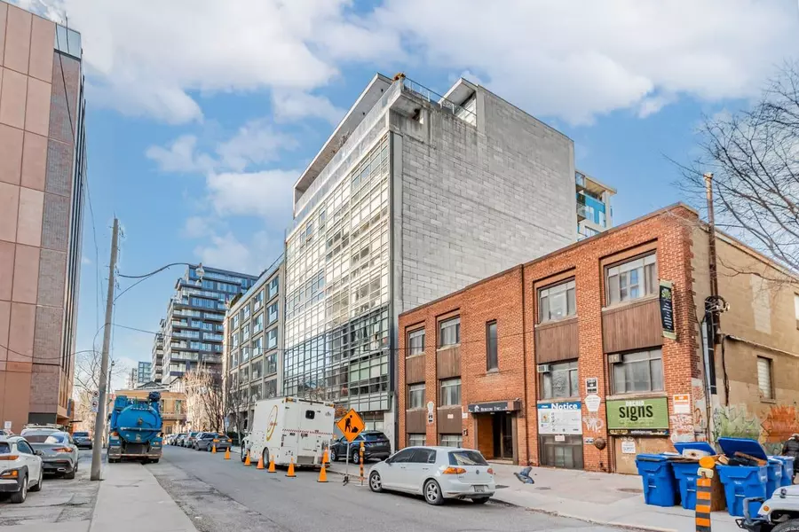 42 Camden ST #302, Toronto C01, ON M5V 1V1