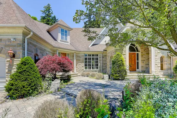 Oakville, ON L6J 7N1,95 Bel Air DR