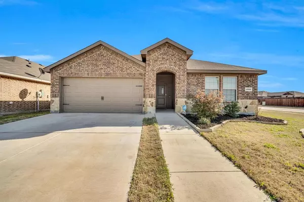 1900 Willow Creek Road, Lancaster, TX 75146