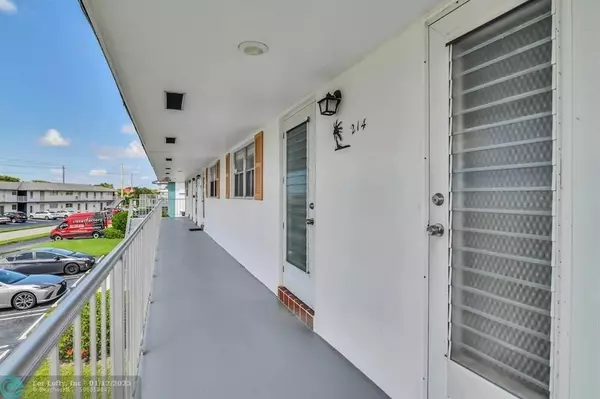 Boynton Beach, FL 33426,1116 Lake Terrace  #214