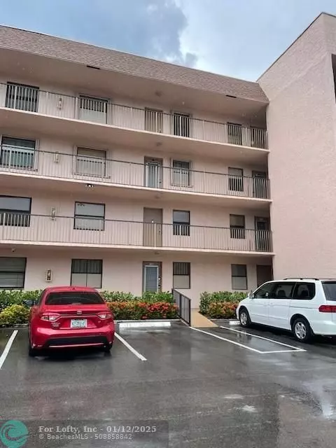 Sunrise, FL 33322,10120 Sunrise Lakes Blvd  #210