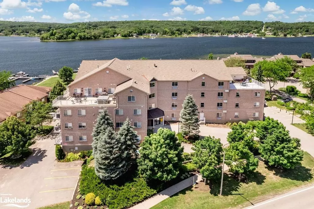 Penetanguishene, ON L9M 2H3,4 BECK BLVD #205