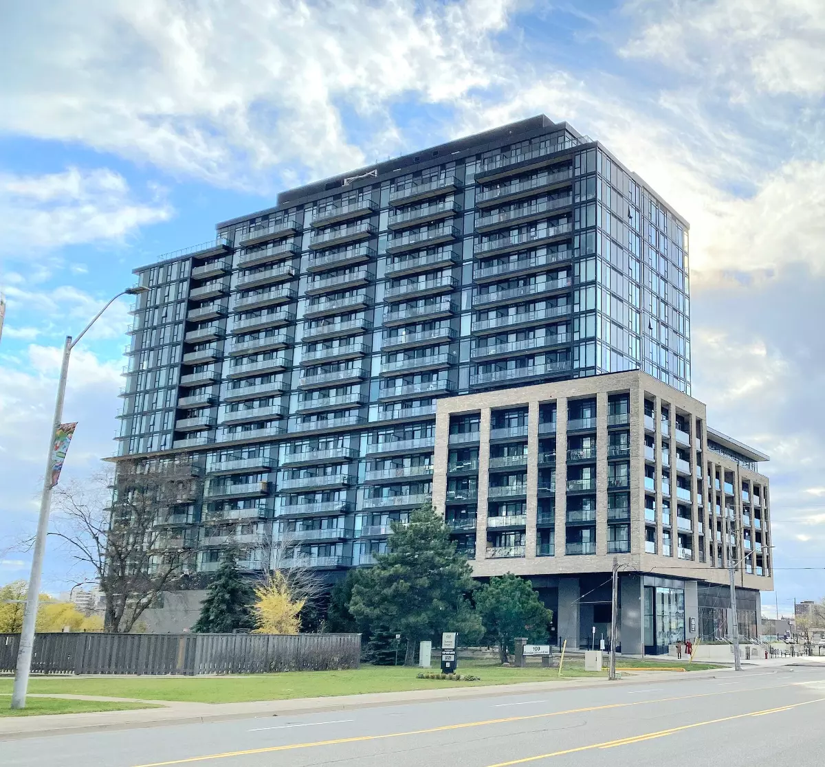 Mississauga, ON L5A 0B1,86 Dundas ST E #525