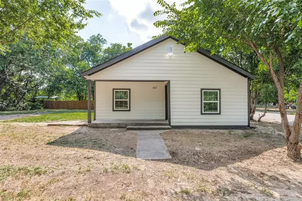 831 Lawrence Street, Gainesville, TX 76240