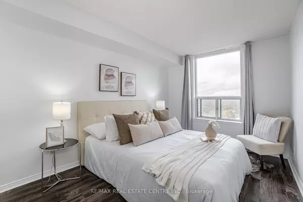 Mississauga, ON L5B 4B1,135 Hillcrest AVE #2216