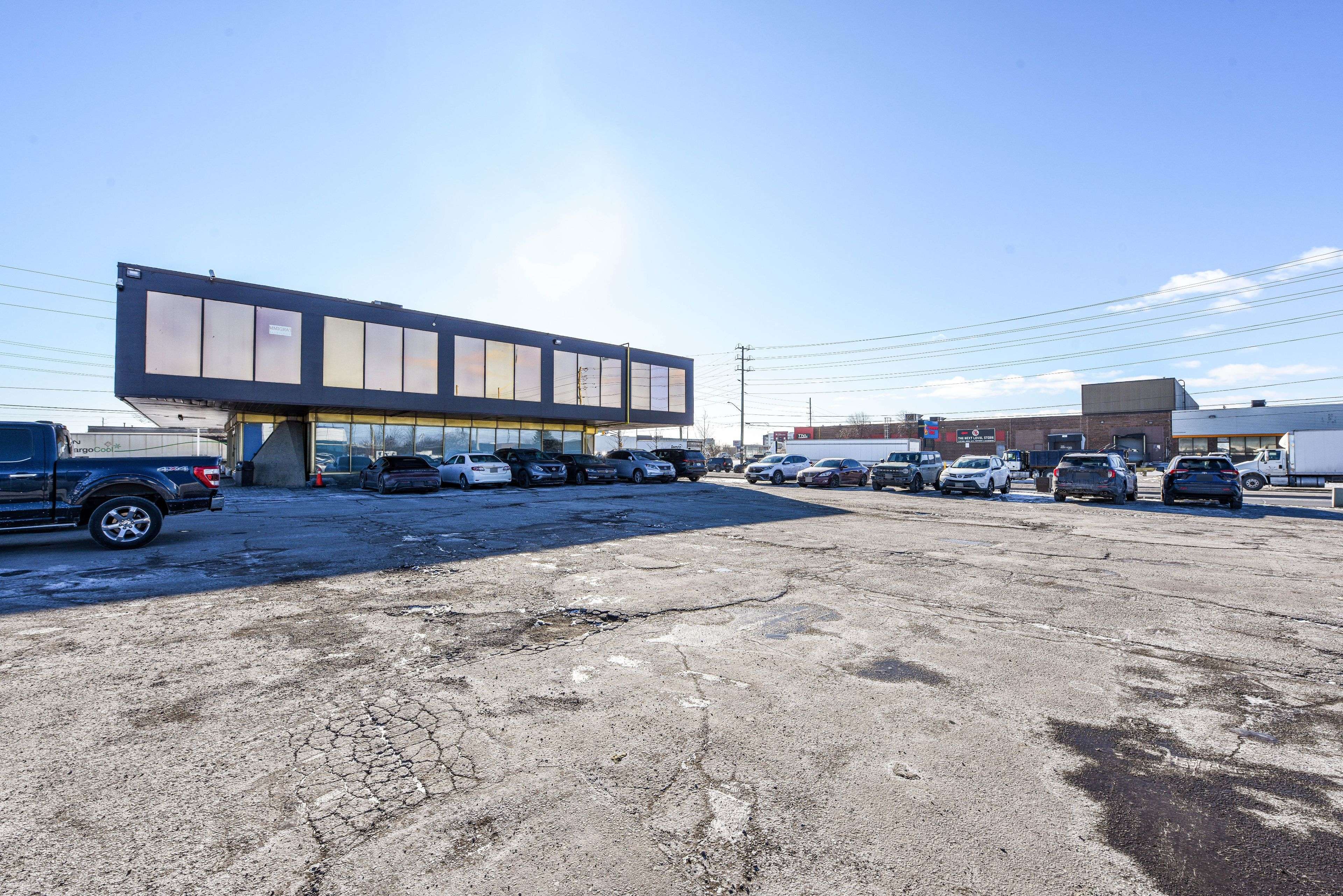 Brampton, ON L6T 1A2,1300 Steeles AVE E #221