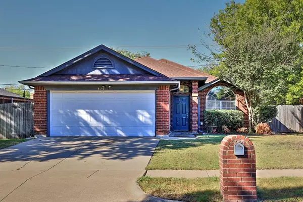 870 Valleybrooke Drive, Arlington, TX 76001