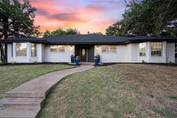 345 Somerset Circle, Bedford, TX 76022