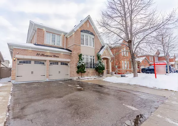 39 Huntspoint DR, Brampton, ON L6P 2E9