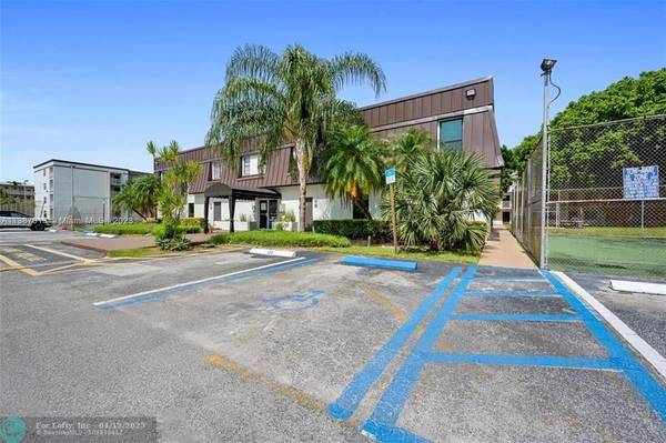 Dania Beach, FL 33004,500 NE 2nd St  #221