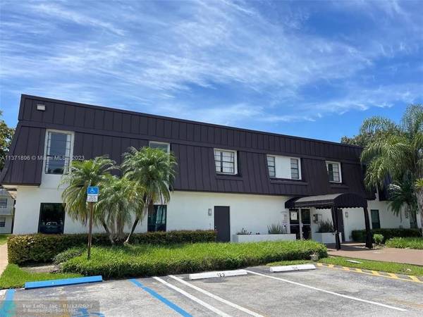 Dania Beach, FL 33004,500 NE 2nd St  #221