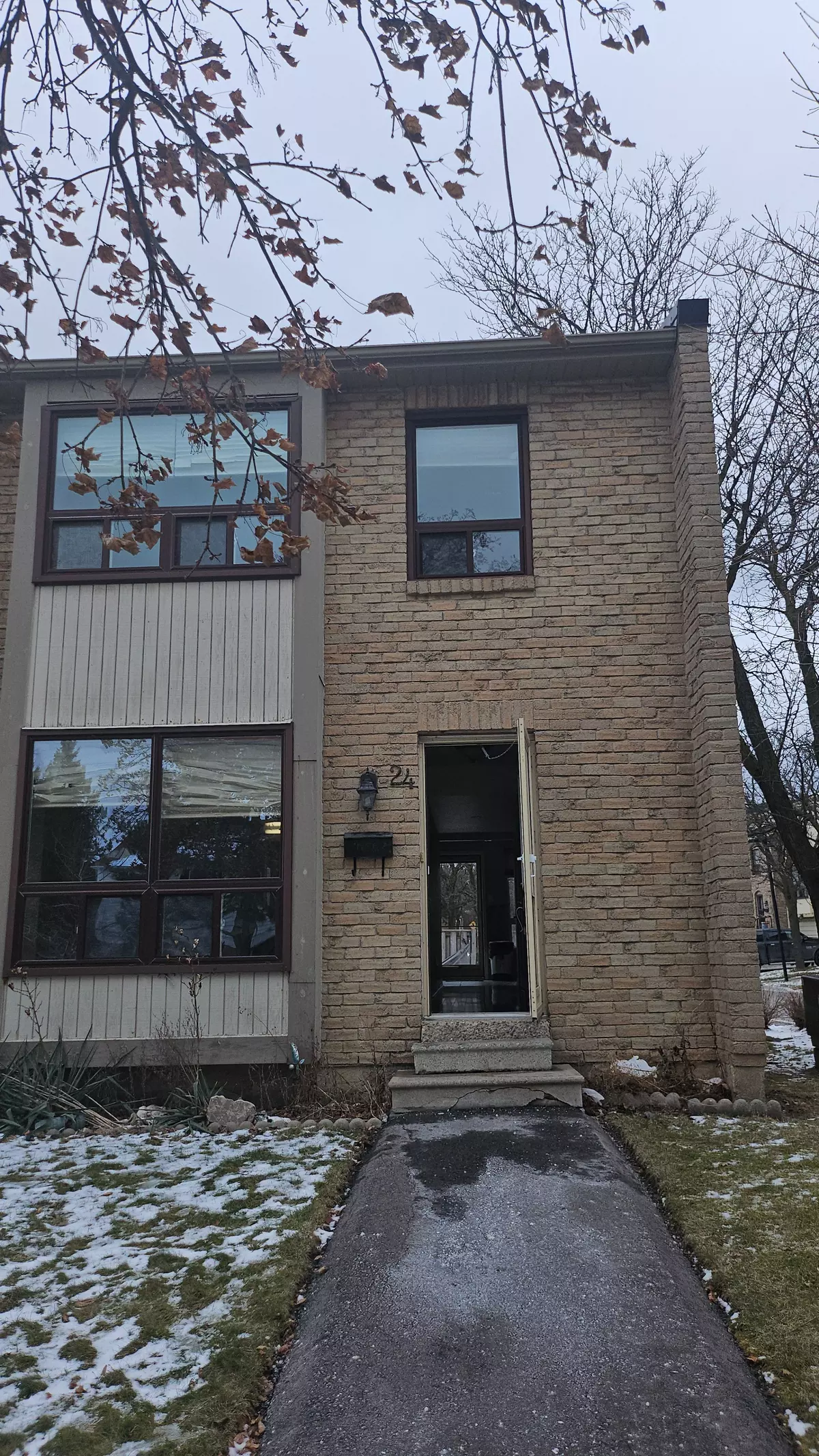 Peel, ON L6S 3K2,24 Guildford CRES