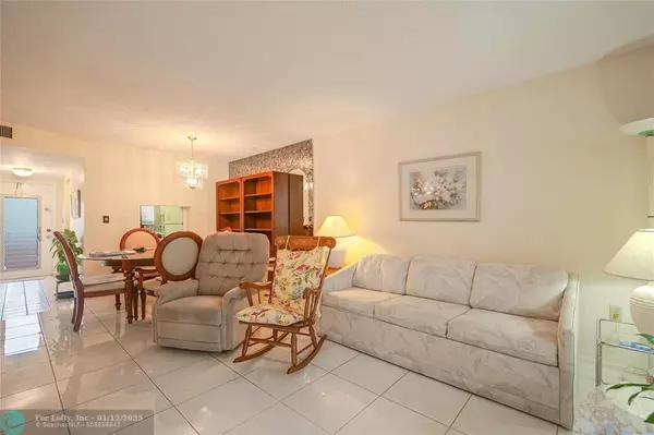 Sunrise, FL 33322,7991 N Sunrise Lakes Dr  #204