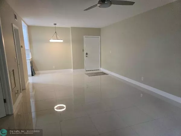 Wilton Manors, FL 33311,639 W Oakland Park Blvd  #114-D