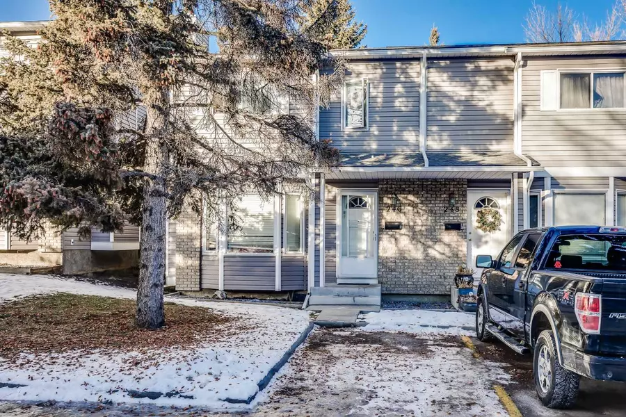 246 Cedarwood PARK Southwest, Calgary, AB T2W 5T6