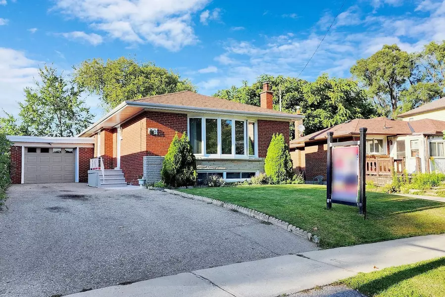 30 Calumet CRES #Main, Toronto E09, ON M1H 1W5