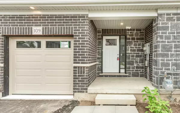 Kitchener, ON N2R 0P8,109 Woodedge CIR