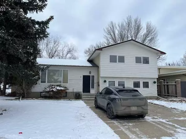 2 Cayuga PL West, Lethbridge, AB T1K 5J1