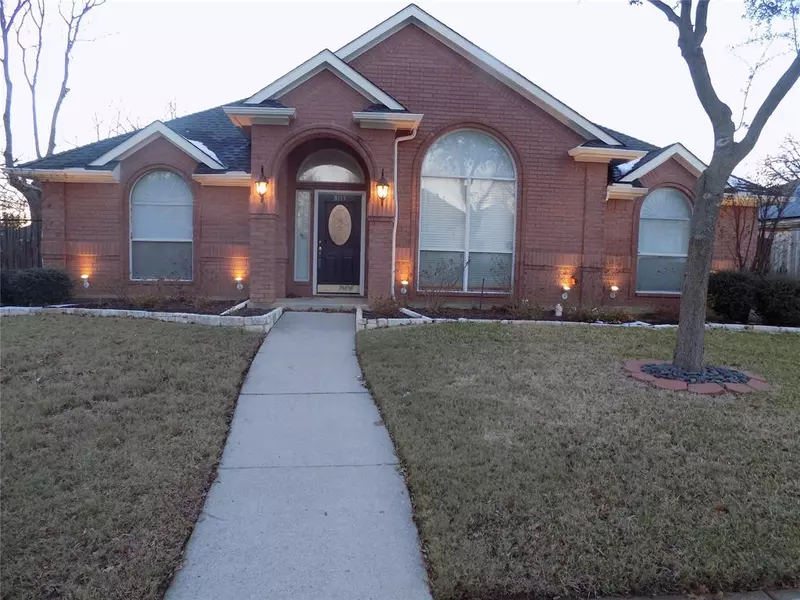 8113 Pecan Ridge Drive, North Richland Hills, TX 76182