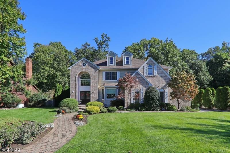 15 Azalea Trl, Westfield Town, NJ 07090