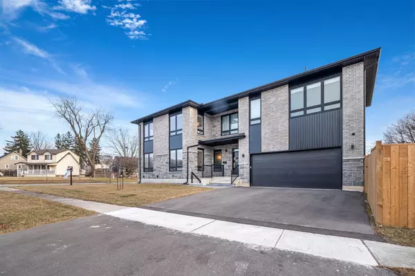 19 Burcher RD, Ajax, ON L1S 2P8