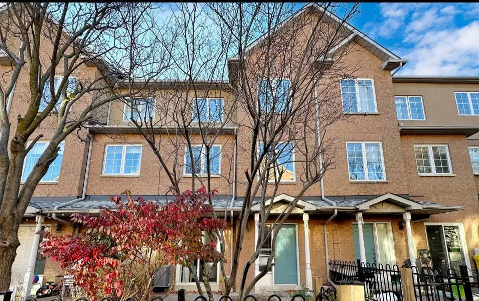 5 St Moritz WAY #18, Markham, ON L3R 4E8