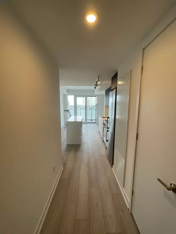 8 Tippett RD #901, Toronto C06, ON M3H 0E7