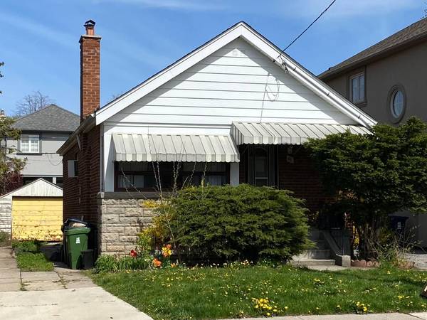 11 Hutton AVE, Toronto E03, ON M4C 3L2