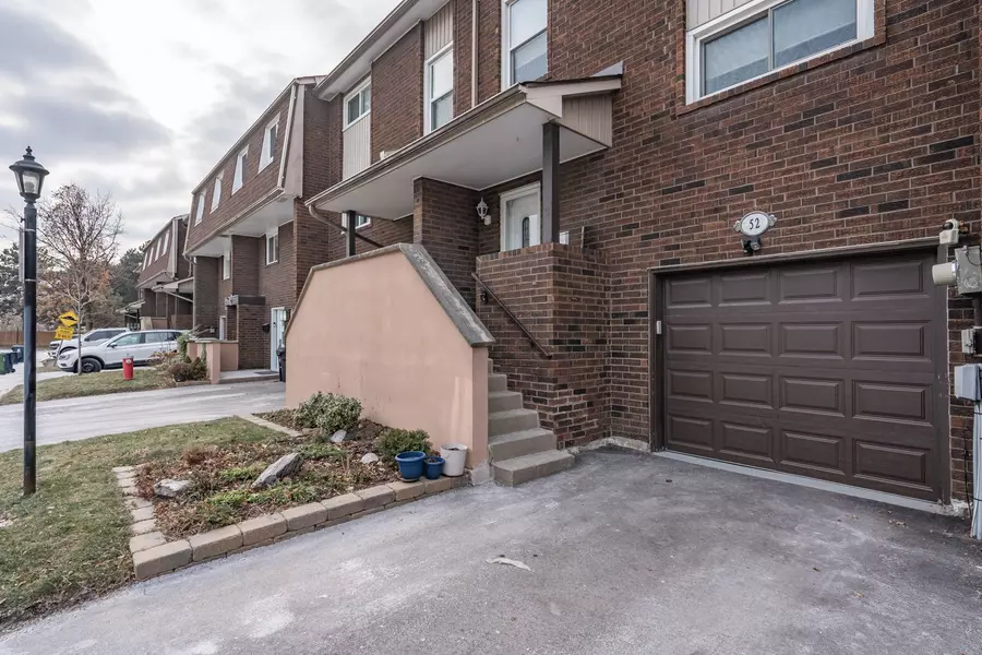 52 Permfield PATH #46, Toronto W08, ON M9C 4Y5