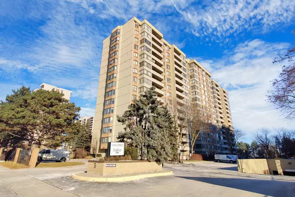 5 Lisa ST #401, Brampton, ON L6T 4T4