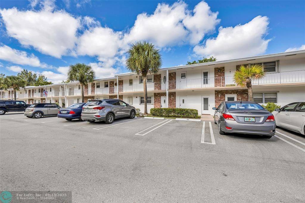 Pompano Beach, FL 33064,2475 W Golf Blvd  #141