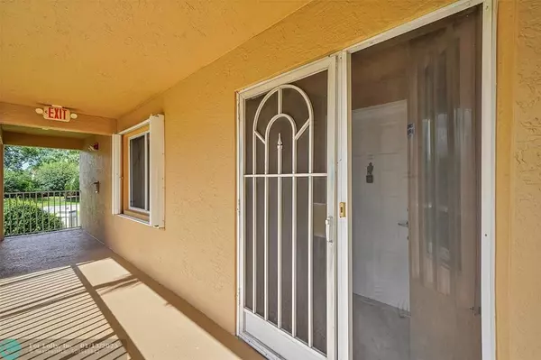 Boynton Beach, FL 33437,5876 Regal Glen Drive  #201