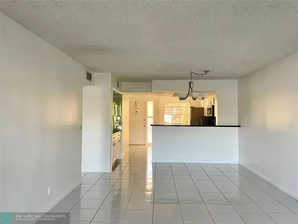 Deerfield Beach, FL 33442,2035 SW 15th St  #193