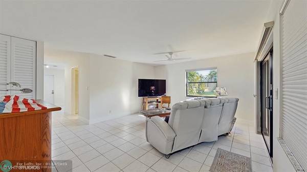 Wilton Manors, FL 33305,2113 NE 11th Ave  #2113