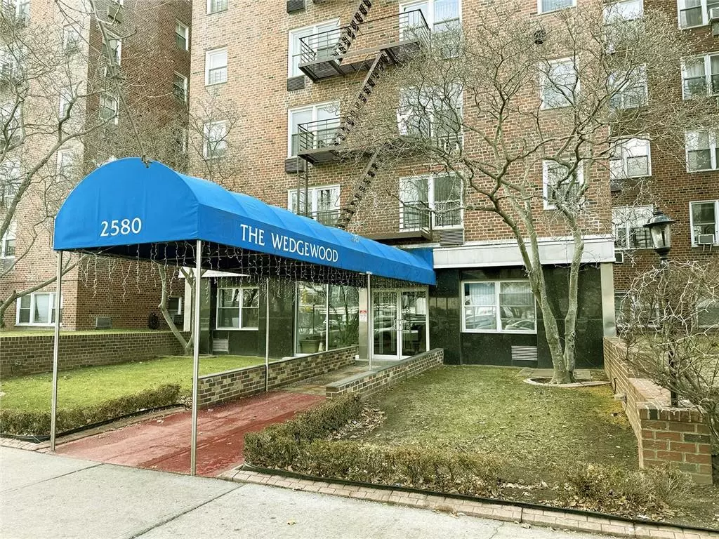 Brooklyn, NY 11235,2580 Ocean Pkwy #4G