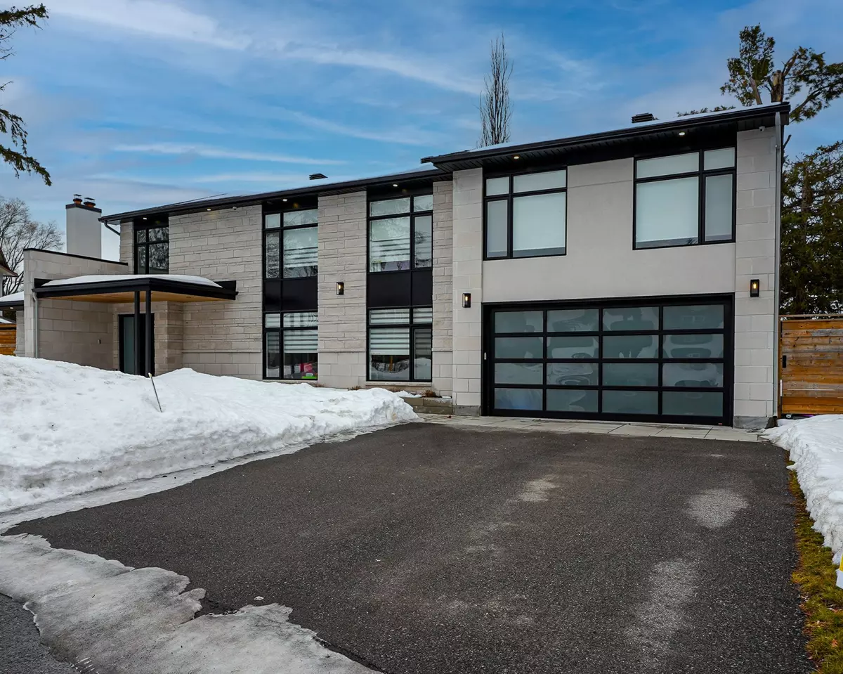 Ottawa, ON K1V 9Y3,3 BRIDLE CT