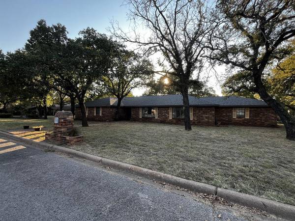 Mineral Wells, TX 76067,1 Fair Oaks Street