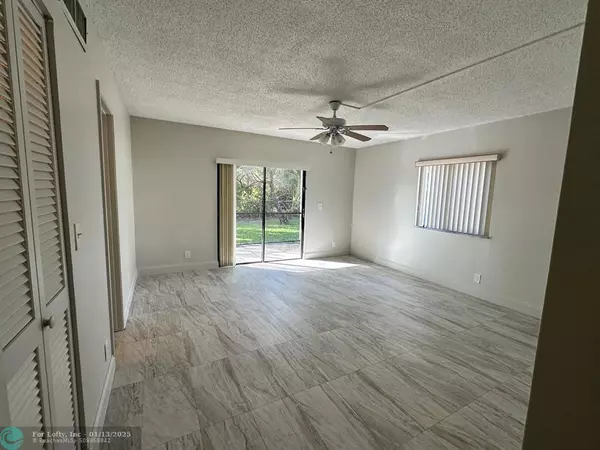 Coral Springs, FL 33065,3162 Coral Springs Dr  #4