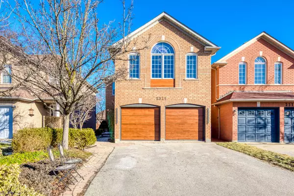 2321 Yorktown CIR, Mississauga, ON L5M 5Y1