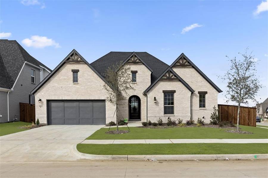 1413 Crescent Star Drive, Aubrey, TX 76227