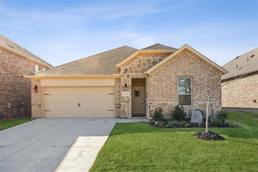 11228 Ponderosa Trail, Aubrey, TX 76227