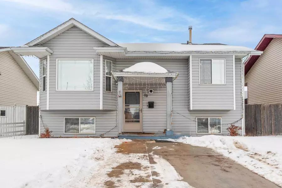 13 Keast WAY, Red Deer, AB T4P 3Z3