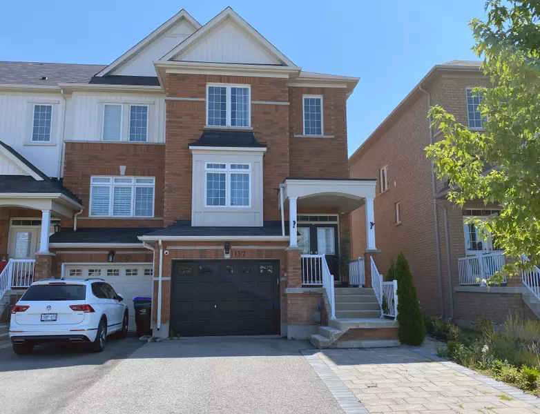 137 Taucar Gate, Bradford West Gwillimbury, ON L3Z 2A5